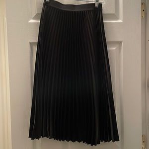 pleated midi skirt